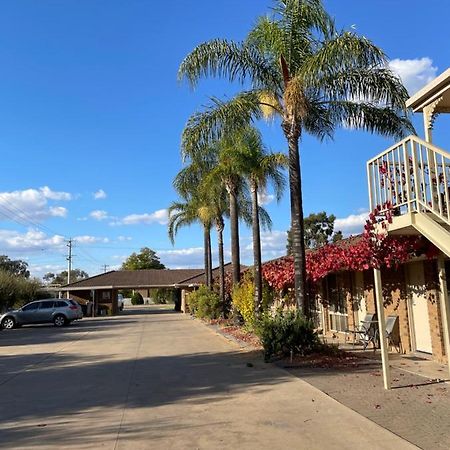 Darling Junction Motor Inn Wentworth Esterno foto