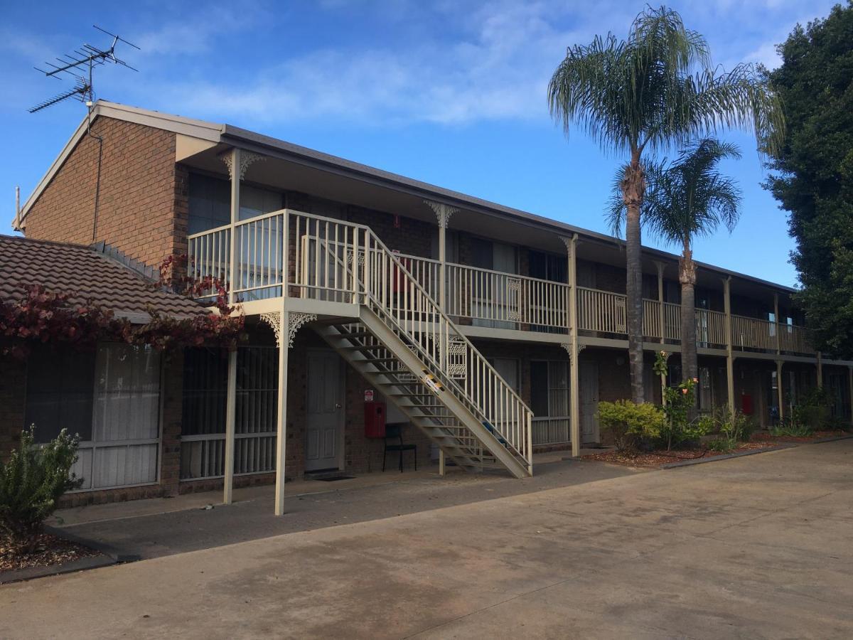 Darling Junction Motor Inn Wentworth Esterno foto