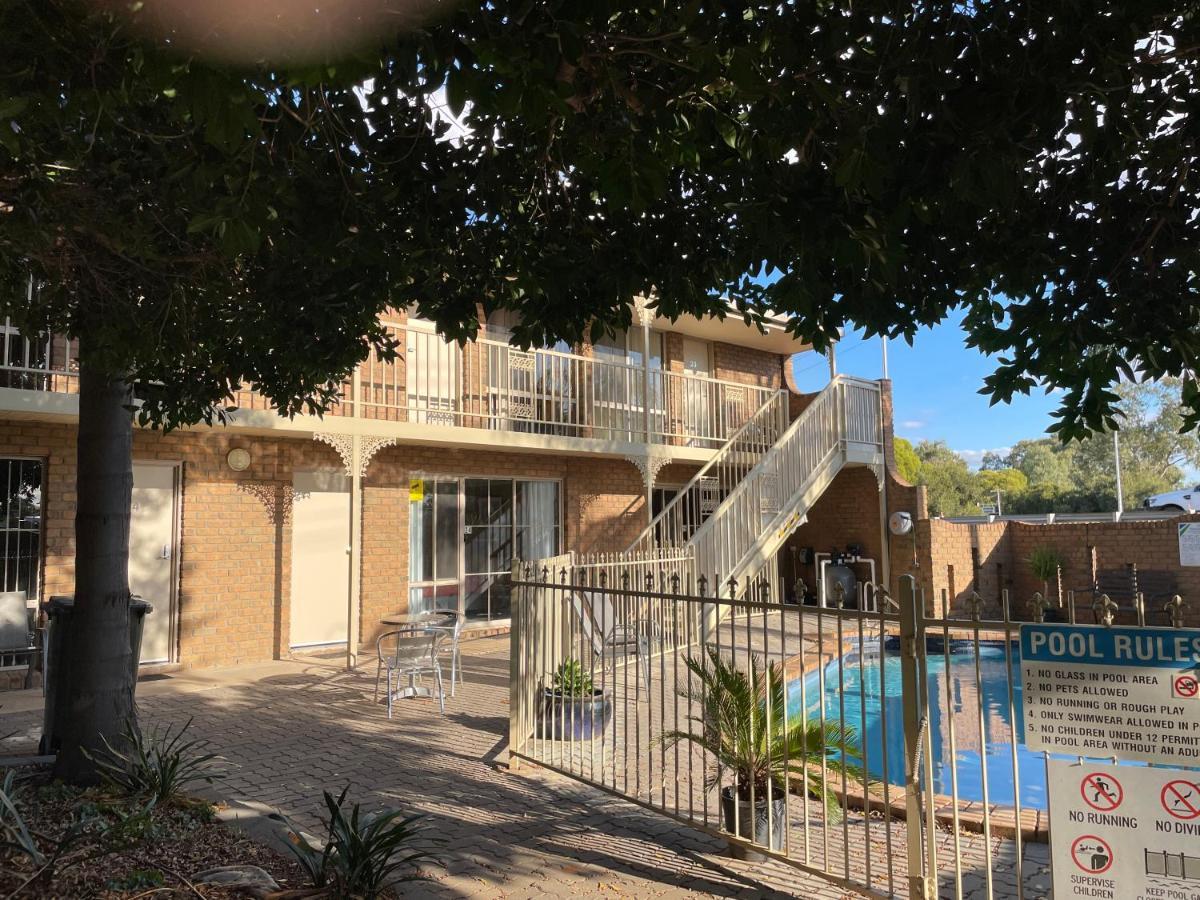 Darling Junction Motor Inn Wentworth Esterno foto