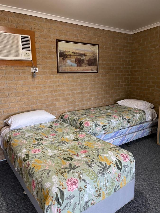 Darling Junction Motor Inn Wentworth Esterno foto