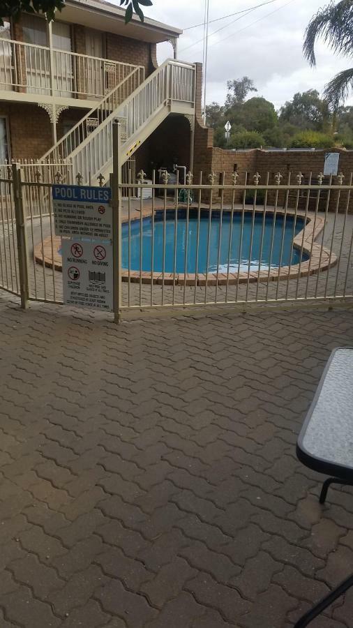 Darling Junction Motor Inn Wentworth Esterno foto