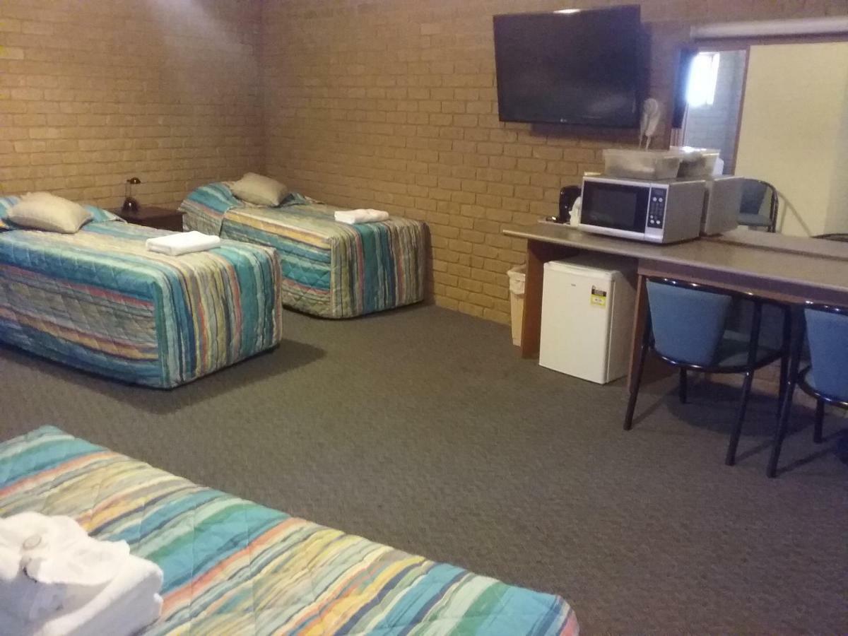 Darling Junction Motor Inn Wentworth Esterno foto