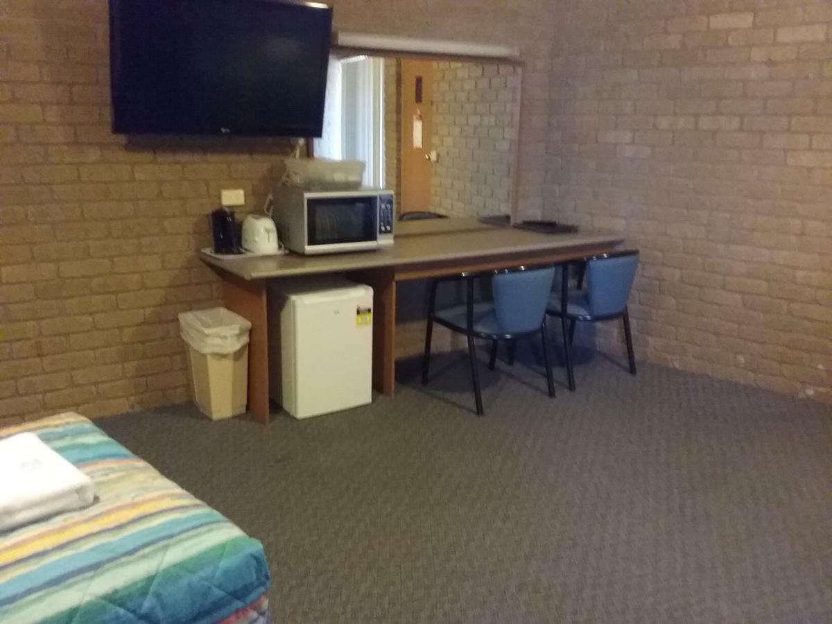 Darling Junction Motor Inn Wentworth Esterno foto