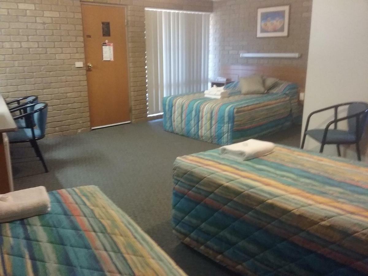 Darling Junction Motor Inn Wentworth Esterno foto