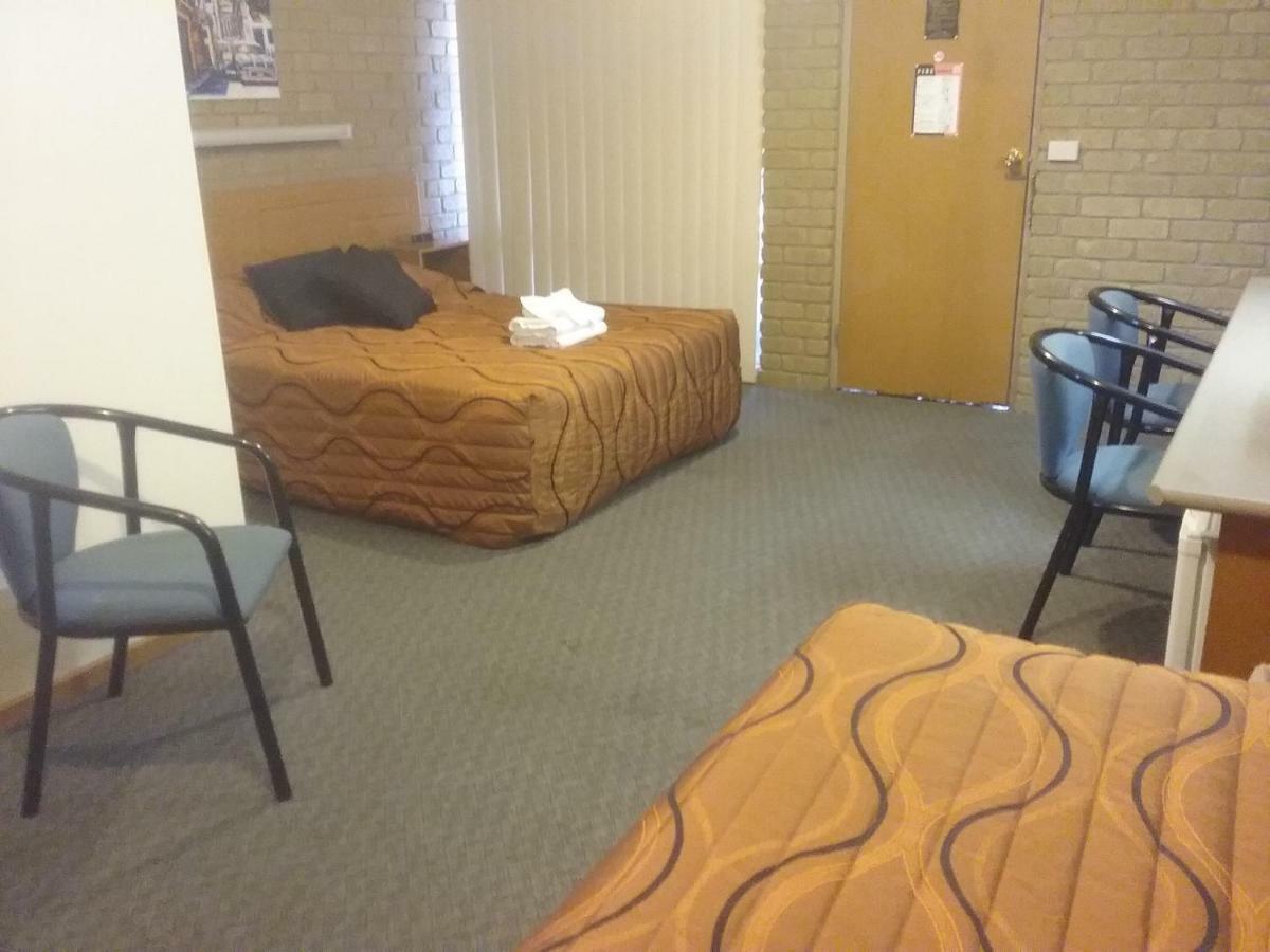 Darling Junction Motor Inn Wentworth Esterno foto