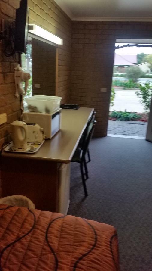 Darling Junction Motor Inn Wentworth Esterno foto